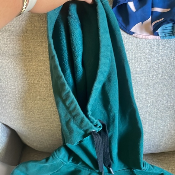 Under armour hoodie - Picture 2 of 4